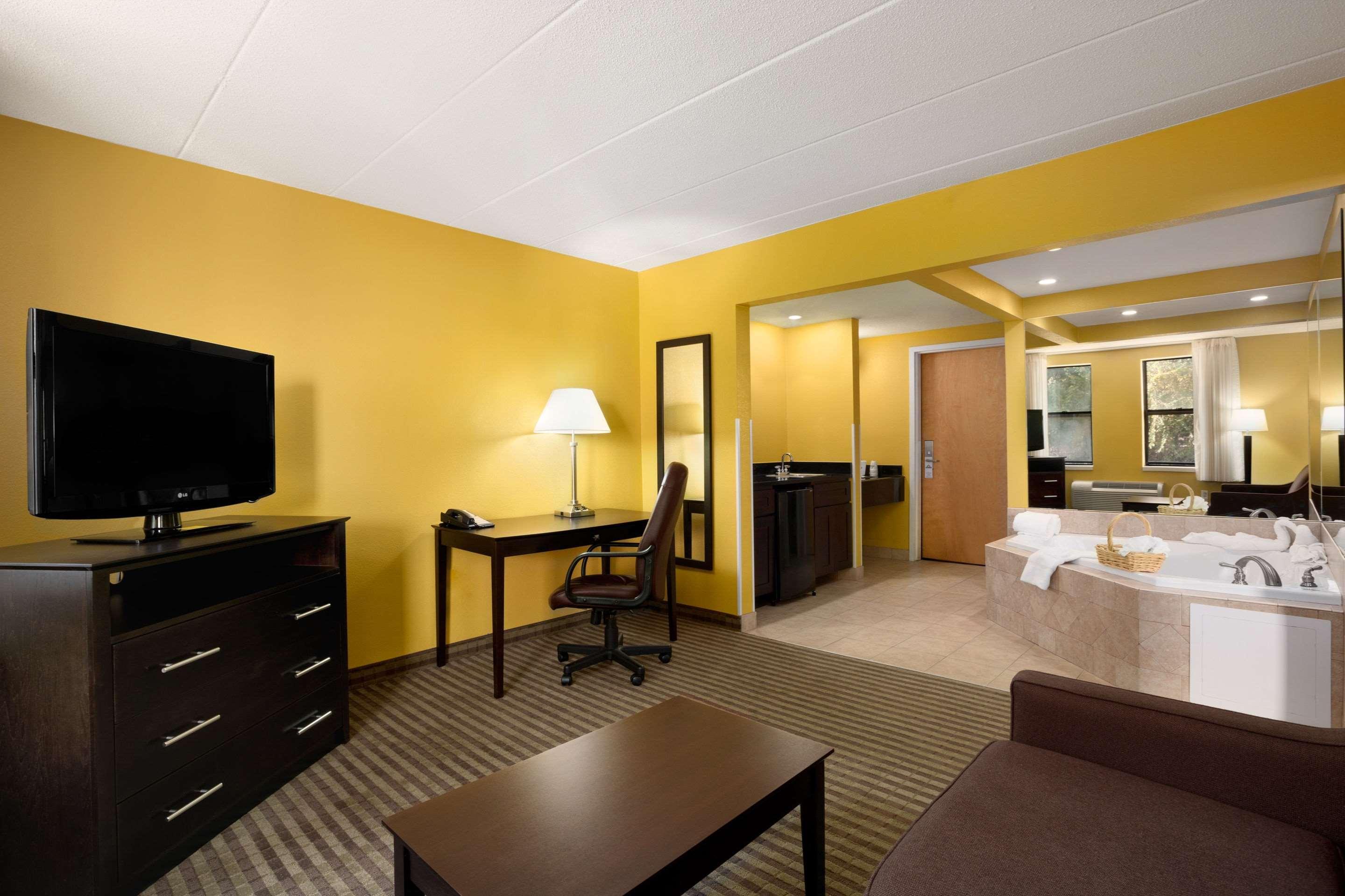 La Casa Inn & Suites-Middleboro Eksteriør bilde